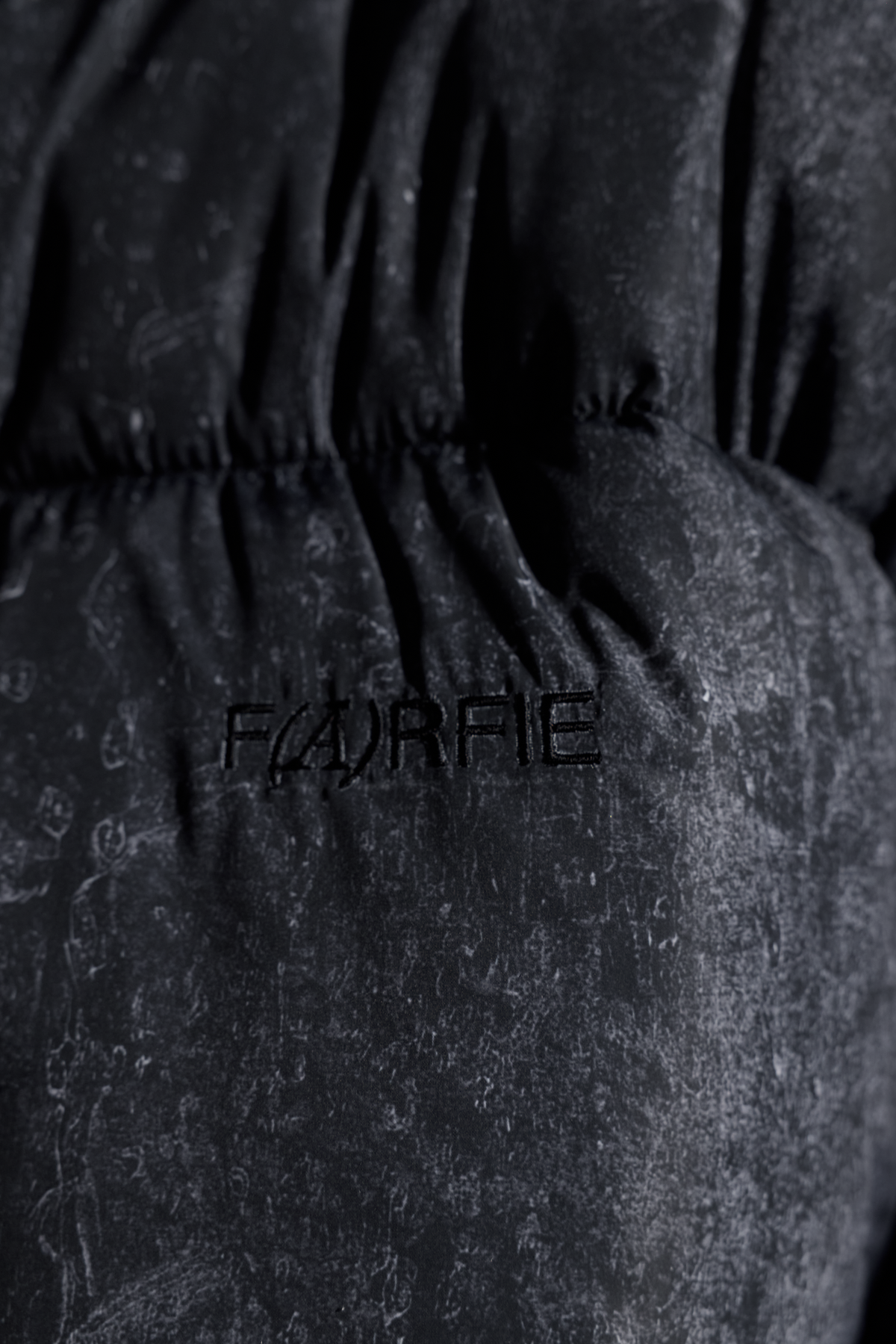 Пуховик Farfie Asphalt Black logo 2.0